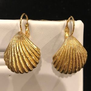 Avon Goldtone Cockle Shell Lever Back Earrings - Coral Sea Collection